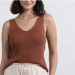 Elizabeth and James size xs sweater tank top in excellent condition